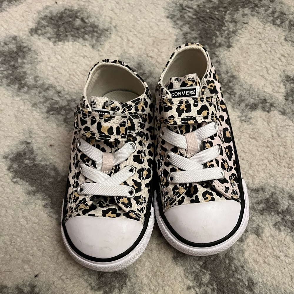 Toddler girl leopard converse